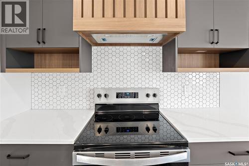 411 Kinloch Crescent, Saskatoon, SK - Indoor Photo Showing Kitchen