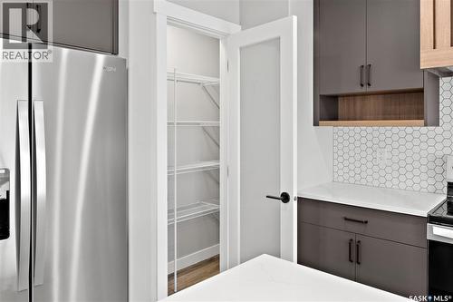 411 Kinloch Crescent, Saskatoon, SK - Indoor Photo Showing Kitchen