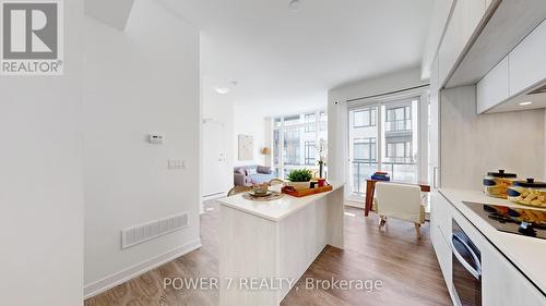 1009 - 14 David Eyer Road, Richmond Hill, ON - Indoor