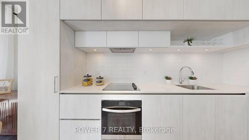 1009 - 14 David Eyer Road, Richmond Hill, ON - Indoor Photo Showing Kitchen