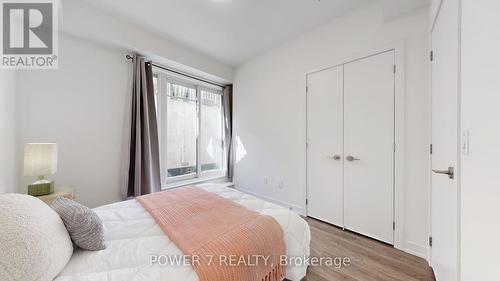 1009 - 14 David Eyer Road, Richmond Hill, ON - Indoor Photo Showing Bedroom