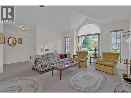 3333 South Main Street Unit# 30, Penticton, BC - Indoor Photo Showing Living Room