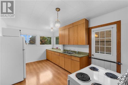 202 Eyre, Sudbury, ON - Indoor Photo Showing Kitchen With Double Sink