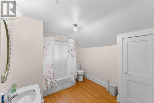 202 Eyre, Sudbury, ON - Indoor Photo Showing Bathroom