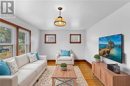 202 Eyre, Sudbury, ON - Indoor Photo Showing Living Room