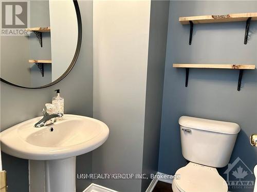 840 Longfields Drive, Ottawa, ON - Indoor Photo Showing Bathroom