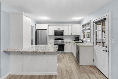 4611 Gordon Drive, Kelowna, BC - Indoor Photo Showing Kitchen With Double Sink With Upgraded Kitchen