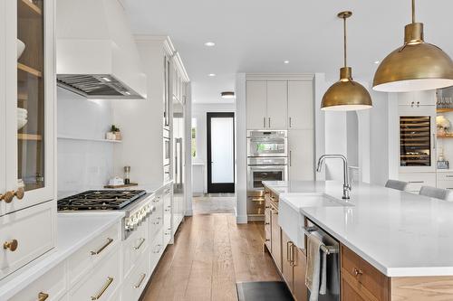 4243 Russo Street, Kelowna, BC - Indoor Photo Showing Kitchen With Upgraded Kitchen