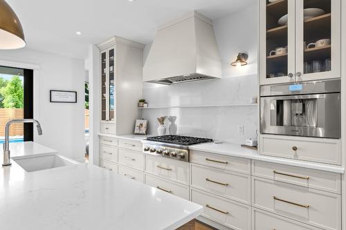 4243 Russo Street, Kelowna, BC - Indoor Photo Showing Kitchen With Upgraded Kitchen