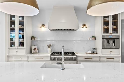 4243 Russo Street, Kelowna, BC - Indoor Photo Showing Kitchen With Upgraded Kitchen