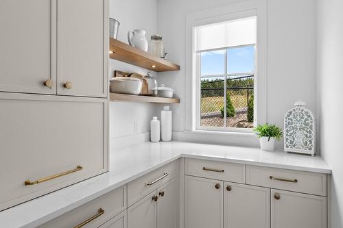 4243 Russo Street, Kelowna, BC - Indoor Photo Showing Kitchen