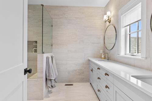 4243 Russo Street, Kelowna, BC - Indoor Photo Showing Bathroom