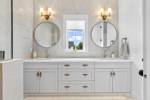 4243 Russo Street, Kelowna, BC - Indoor Photo Showing Bathroom