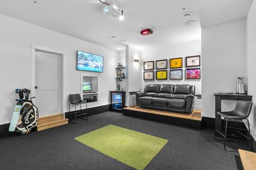 4243 Russo Street, Kelowna, BC - Indoor