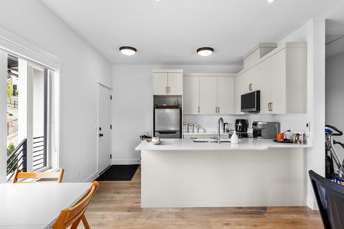 4243 Russo Street, Kelowna, BC - Indoor Photo Showing Kitchen