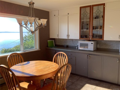 110 10Th Ave, Sointula, BC 