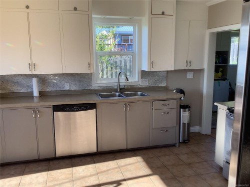 110 10Th Ave, Sointula, BC 