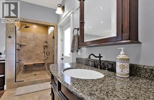 6240 Nursery Road, Grand Forks, BC - Indoor Photo Showing Bathroom