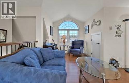 6240 Nursery Road, Grand Forks, BC - Indoor Photo Showing Living Room