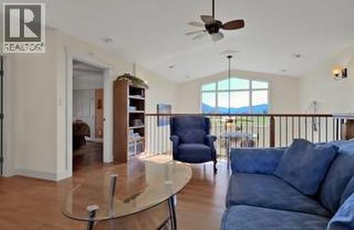 6240 Nursery Road, Grand Forks, BC - Indoor Photo Showing Living Room
