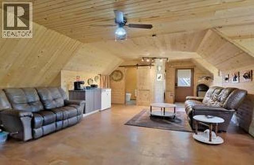 6240 Nursery Road, Grand Forks, BC - Indoor Photo Showing Living Room