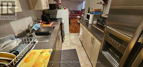 126 Footbridge Crescent, Brampton, ON - Indoor Photo Showing Kitchen