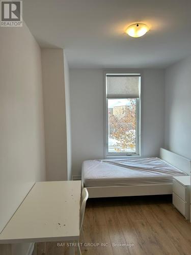 96C - 1760 Simcoe Street N, Oshawa, ON - Indoor Photo Showing Bedroom