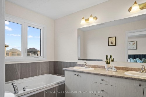 91 Player Drive, Erin, ON - Indoor Photo Showing Bathroom