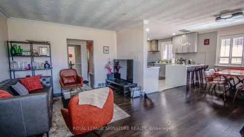 11 Blaydon Avenue, Toronto, ON - Indoor Photo Showing Other Room