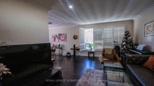 11 Blaydon Avenue, Toronto, ON - Indoor Photo Showing Living Room