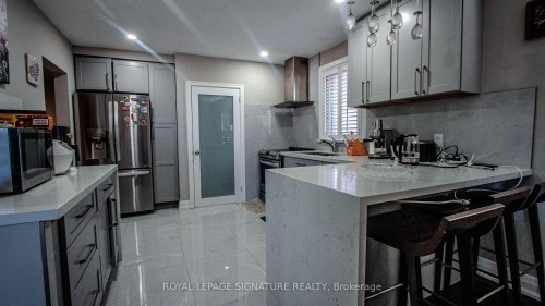 11 Blaydon Avenue, Toronto, ON - Indoor Photo Showing Kitchen With Upgraded Kitchen