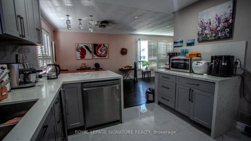 11 Blaydon Avenue, Toronto, ON - Indoor Photo Showing Kitchen
