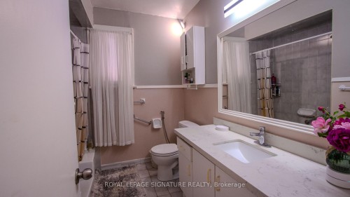11 Blaydon Avenue, Toronto, ON - Indoor Photo Showing Bathroom