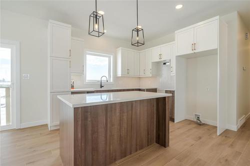 91 Harry Waytiuk Drive, East Selkirk, MB - Indoor Photo Showing Kitchen