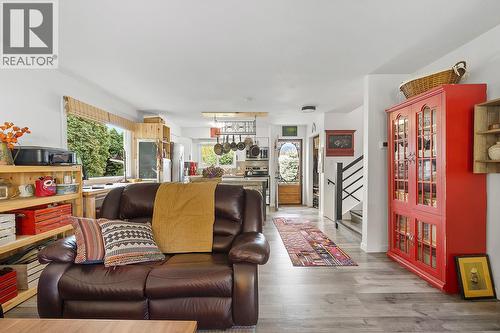 224 23Rd Avenue S, Creston, BC - Indoor Photo Showing Living Room