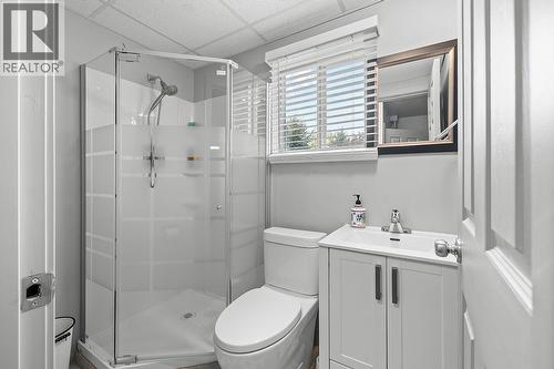 224 23Rd Avenue S, Creston, BC - Indoor Photo Showing Bathroom