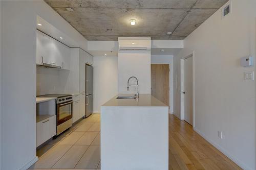 Kitchen - 1503-2117 Rue Tupper, Montréal (Ville-Marie), QC - Indoor Photo Showing Kitchen With Upgraded Kitchen