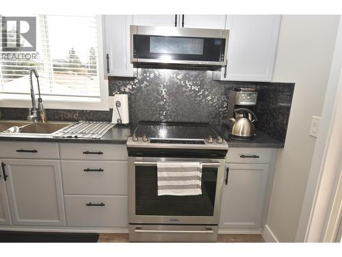 6427 Spencer Road, Kelowna, BC - Indoor Photo Showing Kitchen With Double Sink