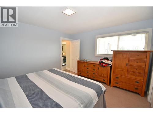 6427 Spencer Road, Kelowna, BC - Indoor Photo Showing Bedroom