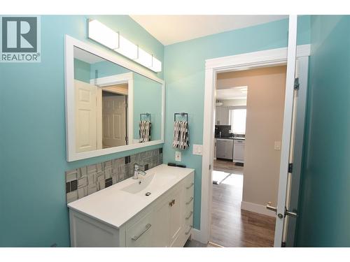 6427 Spencer Road, Kelowna, BC - Indoor Photo Showing Bathroom
