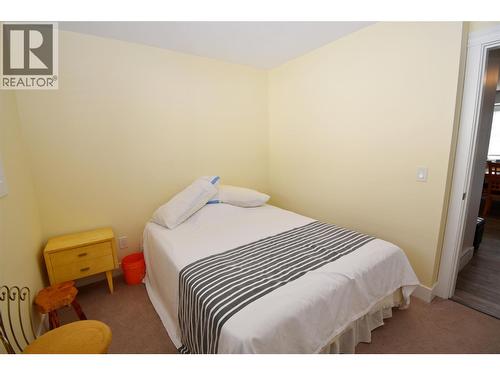 6427 Spencer Road, Kelowna, BC - Indoor Photo Showing Bedroom
