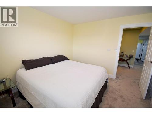 6427 Spencer Road, Kelowna, BC - Indoor Photo Showing Bedroom