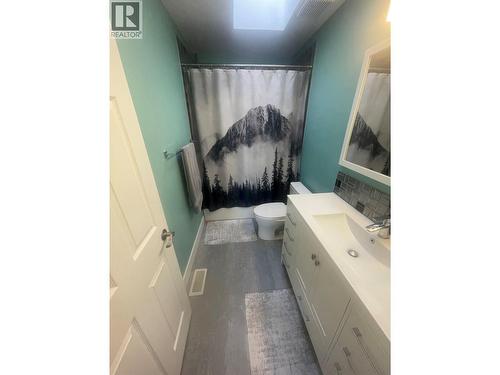 6427 Spencer Road, Kelowna, BC - Indoor Photo Showing Bathroom