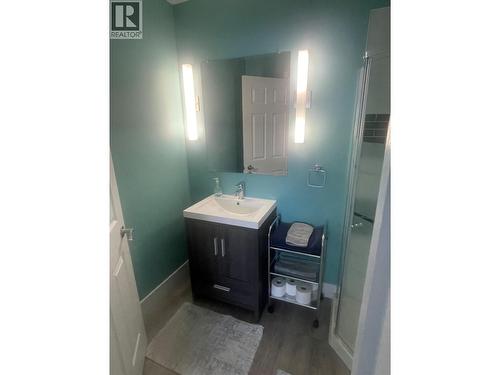 6427 Spencer Road, Kelowna, BC - Indoor Photo Showing Bathroom