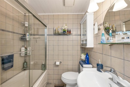 1028 Jenkins Ave, Langford, BC 