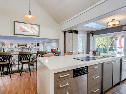 727 Paskin Way, Saanich, BC 