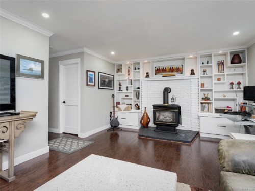 727 Paskin Way, Saanich, BC 