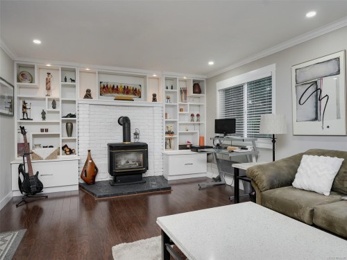 727 Paskin Way, Saanich, BC 