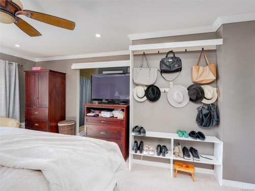 727 Paskin Way, Saanich, BC 