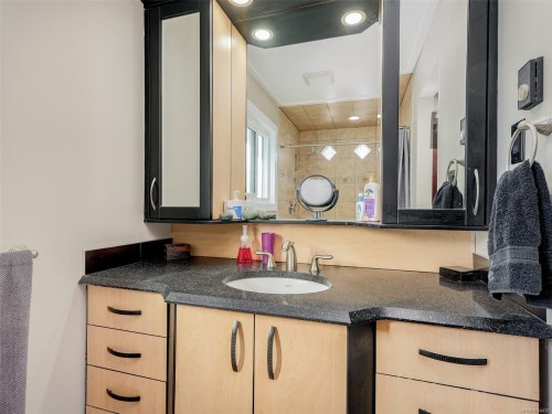 727 Paskin Way, Saanich, BC 